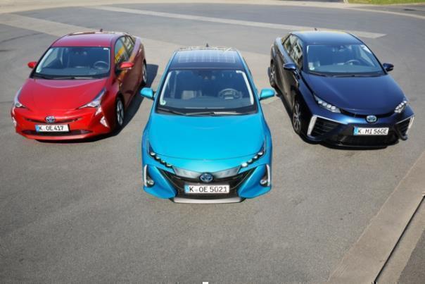 Elektrifizierte Toyota-Modelle (v.l.): Prius, Prius Plug-in Hybrid und das Brennstoffzellenauto Mirai.  Foto: Auto-Medienportal.Net/Toyota